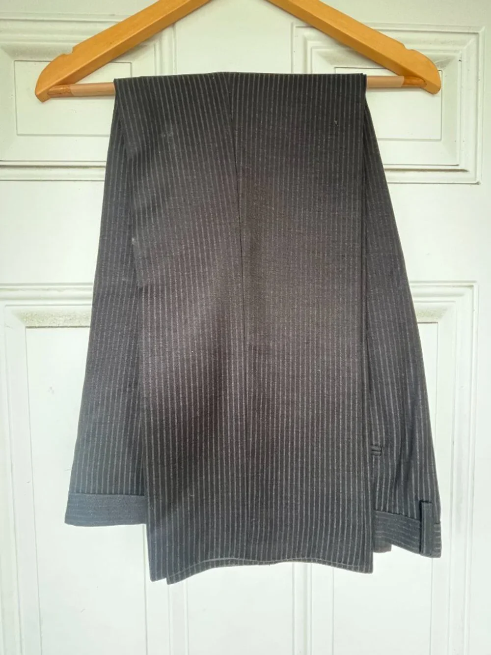 Men's Black Pinstriped 2-Pc Business Suit EU Size 27 (US 44 Short / 44S) Mint